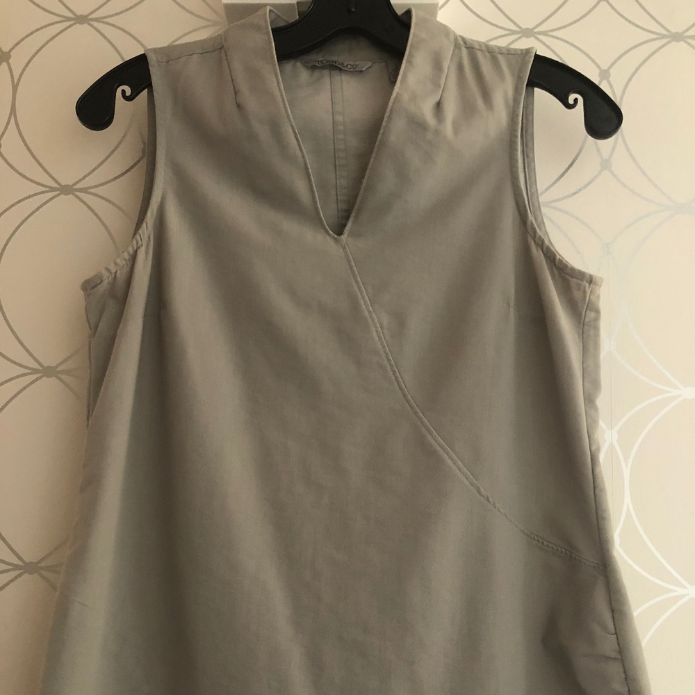 TOAD & CO is known for it's Eco Materials l Top with side zip pocket and quality